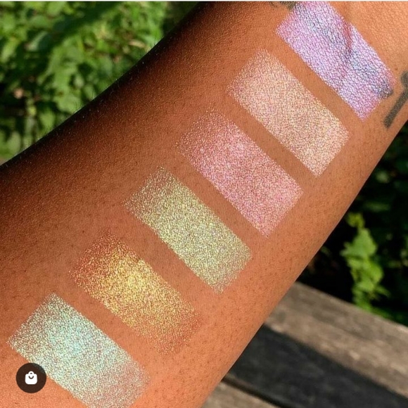 UnEarthly Highlighter Palette - Picture 4 of 10